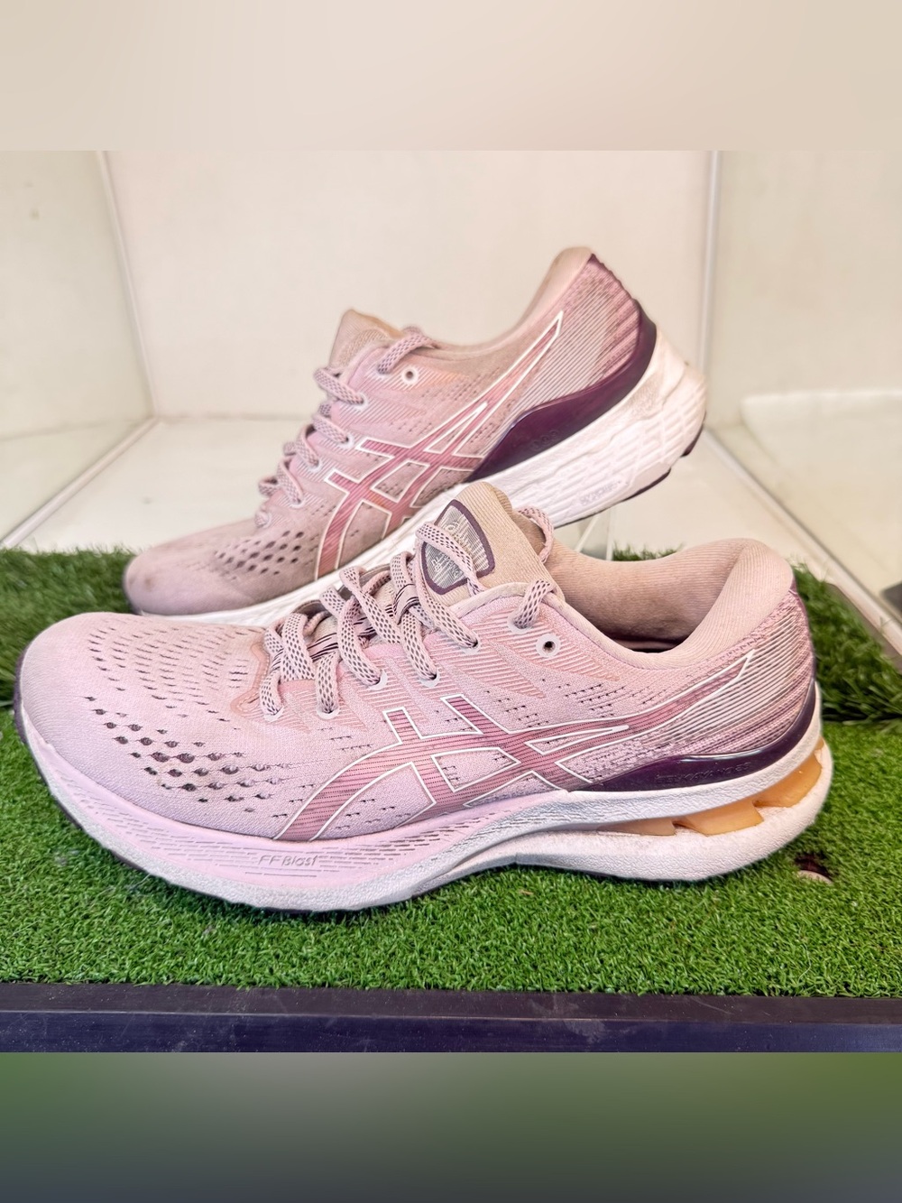 Asics Gel-Kayano 28 Women's Size 9 Running Shoes Barely Rose